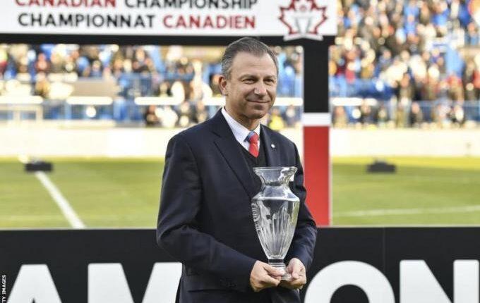 Ο πρόεδρος της ποδοσφαιρικής ομοσπονδίας του Καναδά παραιτήθηκε λόγω διαμάχης με τις εθνικές ομάδες