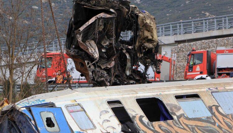 Στους 40 οι νεκροί από την σύγκρουση τρένων στη Λάρισα - Αναμένεται διάγγελμα Μητσοτάκη