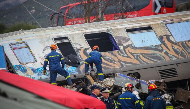 Σύγκρουση τρένων στη Λάρισα: Κορυφώνονται οι έρευνες για τους 19 αγνοούμενους, 43 νεκροί