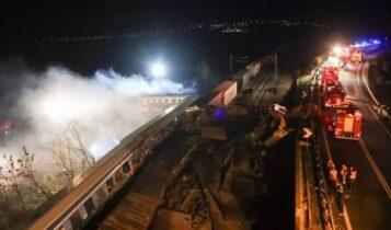 «Έπεσε νταλίκα στο τρένο»: Ο διάλογος – ντοκουμέντο του σταθμάρχη λίγα λεπτά μετά την τραγωδία