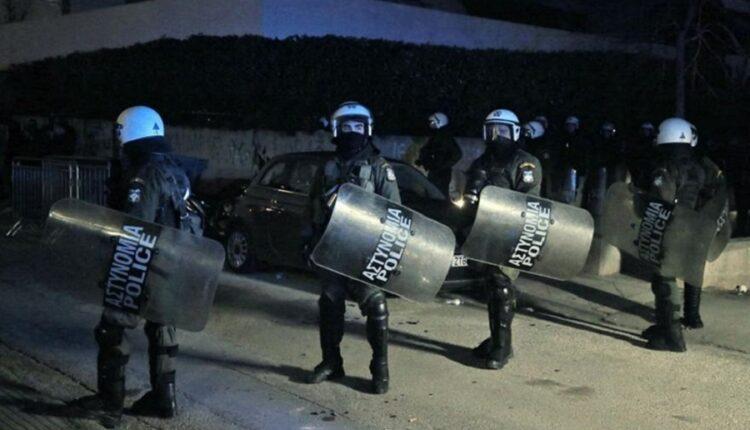 Συμπλοκή μεταξύ οπαδών ΠΑΟΚ και Άρη στο κέντρο της Θεσσαλονίκης εμπόδισε η αστυνομία! (VIDEO)
