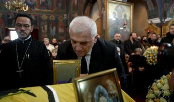 Εικόνες και VIDEO από την άφιξη Μελισσανίδη στην κηδεία του Μίμη Παπαϊωάννου