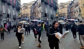 Επεισόδια στην Νάπολη: Απίστευτο VIDEO τον κυνηγάνε αλλά αυτός τρώει πίτσα