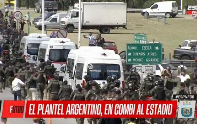 Απίθανα πράγματα στην Αργεντινή: Στους δρόμους ο κόσμος τρέχει πίσω από την αποστολή της ομάδας (VIDEO)