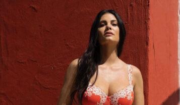 Η Μαρία Κορινθίου ποζάρει topless στο Ιnstagram (ΦΩΤΟ)