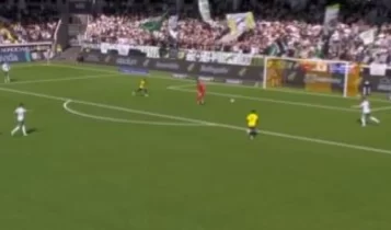 Τρελό blooper στη Σουηδία, τερματοφύλακας μπέρδεψε τη μπάλα με τη βούλα του πέναλτι! (VIDEO)