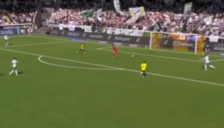 Τρελό blooper στη Σουηδία, τερματοφύλακας μπέρδεψε τη μπάλα με τη βούλα του πέναλτι! (VIDEO)