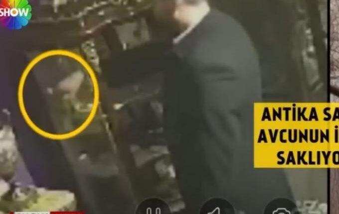 Συνελήφθη ο Μέγας Αρχιμανδρίτης του Οικουμενικού Πατριαρχείου - Κάμερα τον κατέγραψε να κλέβει ρολόι (VIDEO)