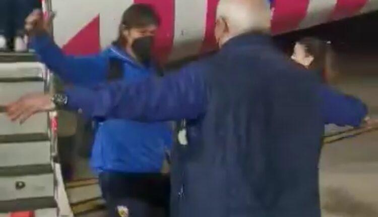 Ο Μελισσανίδης υποδέχθηκε την πρωταθλήτρια ΑΕΚ, η αγκαλιά με τον Αλμέιδα (VIDEO)