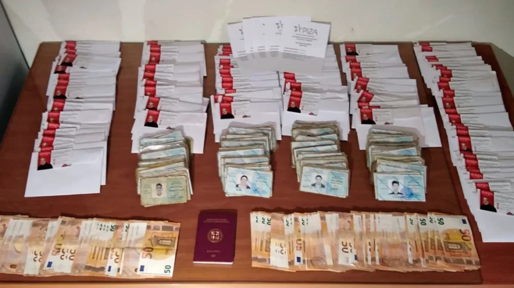 Συλλήψεις για νοθεία: 114 φάκελοι με ψηφοδέλτια με όνομα συγκεκριμένου βουλευτή έναντι 20€