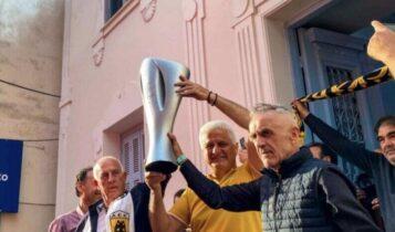 Ο σπουδαίος Στέλιος Βάσκος σήκωσε τα τρόπαια στα Τρίκαλα και δήλωσε στο enwsi.gr: «Η ΑΕΚ μας έδωσε μεγάλη χαρά»