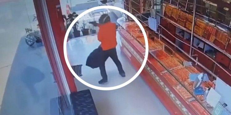 Κλέφτης για… κλάματα! Παγιδεύτηκε στο κατάστημα (VIDEO)
