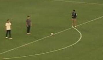Το viral βίντεο στο MLS: Οπαδός έστειλε τη μπάλα με ακρίβεια στη σέντρα!