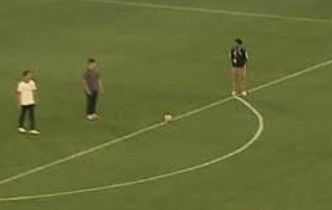 Το viral βίντεο στο MLS: Οπαδός έστειλε τη μπάλα με ακρίβεια στη σέντρα!