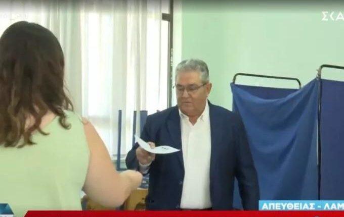 Λαμία: Ψήφισε ο Δημήτρης Κουτσούμπας - Δεν του έδωσαν το ψηφοδέλτιο του ΚΚΕ