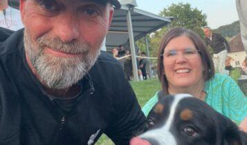 Επικός Κλοπ: Έβγαλε selfie με σκύλο και το καταχάρηκε (VIDEO)