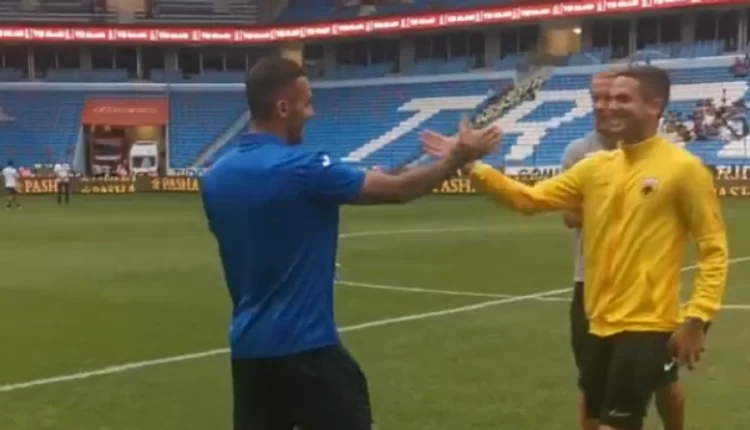 Τράμπζονσπορ-AEK: Η αγκαλιά Γκατσίνοβιτς με Κουρμπέλη και το τετ-α-τετ με τους παίκτες της Ένωσης (VIDEO)