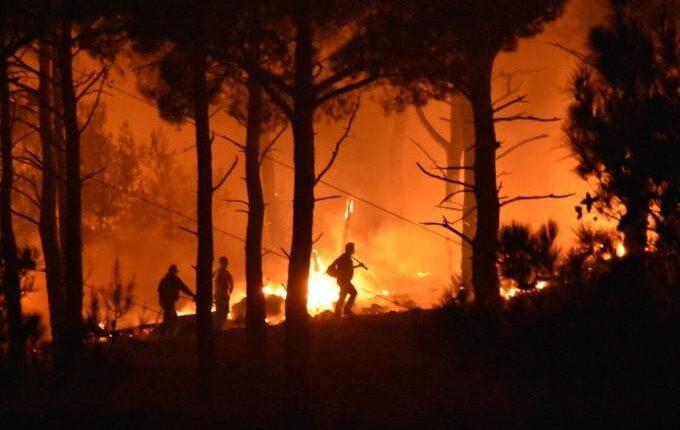 Φωτιά στη Χίο: Από τροχαίο προκλήθηκε η πυρκαγιά που απειλεί δύο χωριά (VIDEO)