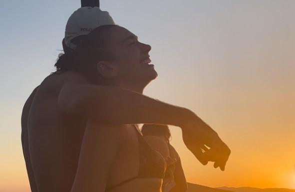 Ντούα Λίπα: «Ερωτευμένη» με την Ελλάδα η τραγουδίστρια – Τα καυτά… κλικ με τον σύντροφό της (ΦΩΤΟ)