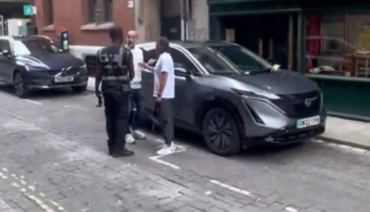 Γκουαρδιόλα: Τροχονόμος τού ζήτησε φωτογραφία μετά από πρόστιμο που του έκοψε για παράνομο παρκάρισμα (VIDEO)