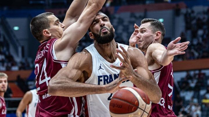 Mundobasket 2023: Αποκλεισμός σοκ για τη Γαλλία από τη Λετονία του Λούκα Μπάνκι