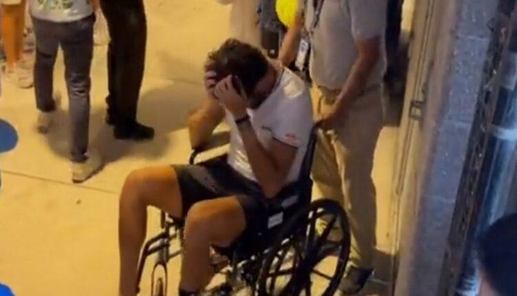 Μπερετίνι: Αποχώρησε από το γήπεδο με αναπηρικό αμαξίδιο αφού γύρισε τον αστράγαλό του (VIDEO)
