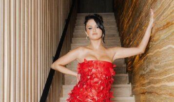 MTV VMA 2023: H Σελένα Γκόμεζ φόρεσε ένα εντυπωσιακό κόκκινο φόρεμα και μαγνήτισε όλα τα βλέμματα (ΦΩΤΟ)
