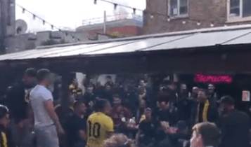 Ο κόσμος της ΑΕΚ κιτρίνισε όλο το Μπράιτον και τρέλανε τους κατοίκους (VIDEO)