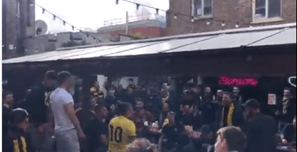 Ο κόσμος της ΑΕΚ κιτρίνισε όλο το Μπράιτον και τρέλανε τους κατοίκους (VIDEO)