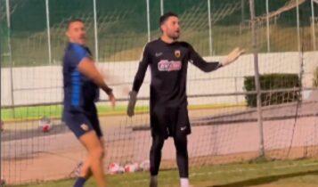 AEK: Ο Αθανασιάδης νίκησε τον Σιντιμπέ από την «άσπρη βούλα» και αποθεώθηκε από τον Μπονίνι (VIDEO)