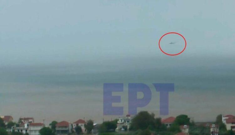 Βίντεο ντοκουμέντο: Η στιγμή που έπεσε το ελικόπτερο σε παραλία της βόρειας Εύβοιας – «Βυθίστηκε μέσα σε 1,5 λεπτό!»