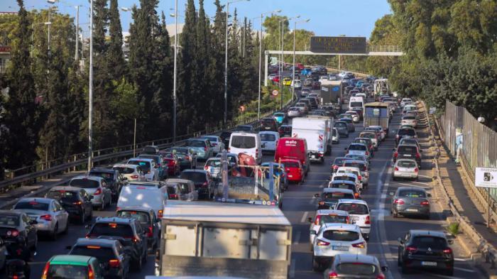 Κίνηση στο δρόμο: Ατελείωτες ουρές στον Κηφισό λόγω ατυχήματος στο ρεύμα προς Αθήνα