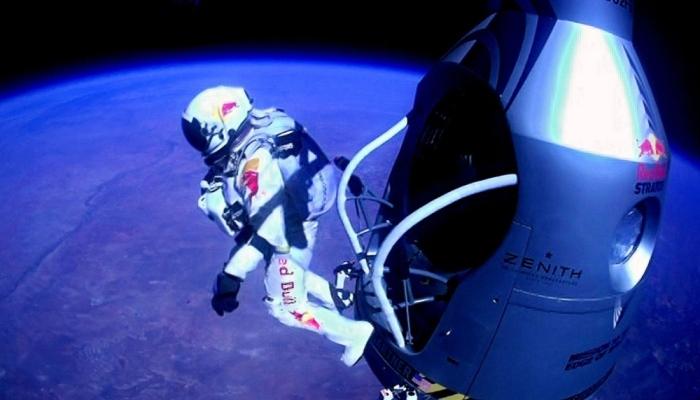 «Γυρίζω σπίτι τώρα»: Ο άνθρωπος που έπεσε από την άκρη του διαστήματος κάνοντας βουτιά 39 χιλιομέτρων