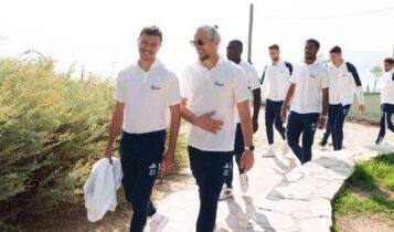 Βόλτα στην Αθήνα για τον Άγιαξ πριν το ματς με την ΑΕΚ (VIDEO)