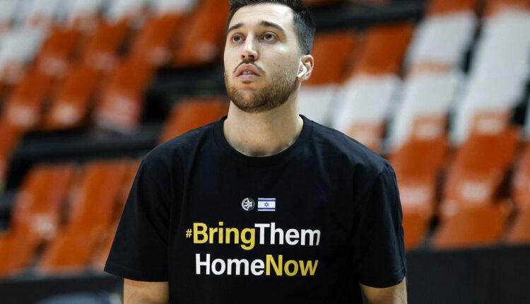 Μακάμπι Τελ Αβίβ: Με μπλουζάκια «για τους ομήρους της Χαμάς» οι παίκτες