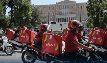 Απεργούν οι εργαζόμενοι στο efood – Συγκεντρώσεις σε όλη την Ελλάδα, ποιά είναι τα αιτήματά τους