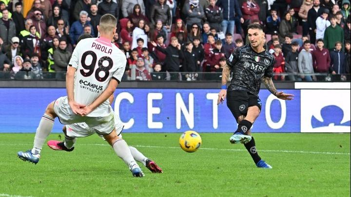 Serie A: «Επαγγελματική» νίκη η Νάπολι (2-0) κόντρα στη Σαλερνιτάνα