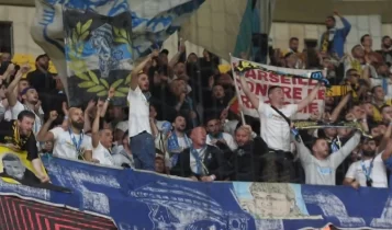 ΑΕΚ - Μαρσέιγ: Οι οπαδοί των δύο ομάδων τραγουδούσαν μαζί στην κερκίδα μετά τη λήξη! (VIDEO)