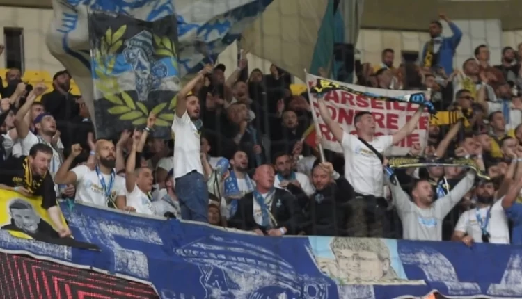 ΑΕΚ - Μαρσέιγ: Οι οπαδοί των δύο ομάδων τραγουδούσαν μαζί στην κερκίδα μετά τη λήξη! (VIDEO)