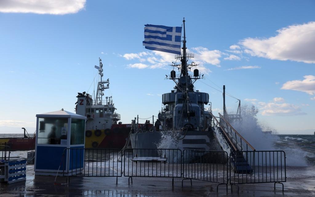 Θεσσαλονίκη: Ζημιές και ρήγμα στο «Βέλος» απο τη θαλασσοταραχή (ΦΩΤΟ-VIDEO)
