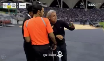 Κριστιάνο Ρονάλντο: Ο προπονητής της Αλ Νασρ έδειχνε στον διαιτητή από το κινητό το γκολ οφσάιντ του Πορτογάλου (VIDEO)