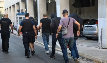 Δολοφονία Μιχάλη Κατσούρη: Αποφυλακίζονται με περιοριστικούς όρους 20 Κροάτες χούλιγκαν