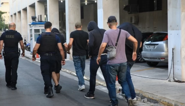 Δολοφονία Μιχάλη Κατσούρη: Αποφυλακίζονται με περιοριστικούς όρους 20 Κροάτες χούλιγκαν