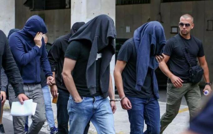 Δολοφονία Μιχάλη Κατσούρη - «Αποφυλακίζονται ακόμα 50 χούλιγκαν, ποδοσφαιριστές καλύπτουν τα δικαστικά έξοδα»