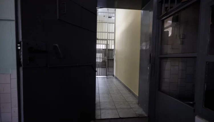 Σύρραξη στις φυλακές Κορυδαλλού: Μαχαιριές σε λαιμό και στήθος