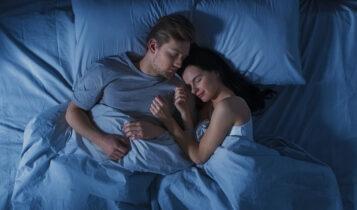 Ξεκαρδιστικό VIDEO: Πώς κοιμούνται μαζί τα πραγματικά ζευγάρια