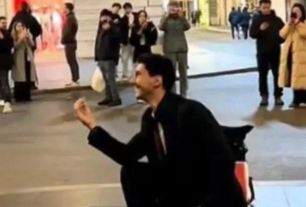 Fake τελικά η «χυλόπιτα» και η… πρόταση γάμου στη Ρώμη – Δείτε την ομάδα που το έστησε (VIDEO)