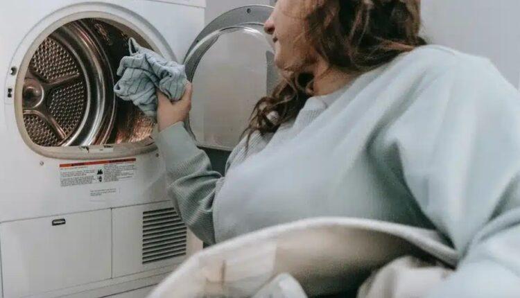 Το κουμπί στο πλυντήριο που γνωρίζουν ελάχιστοι, για να μυρίζουν φρεσκάδα τα ρούχα μας (VIDEO)