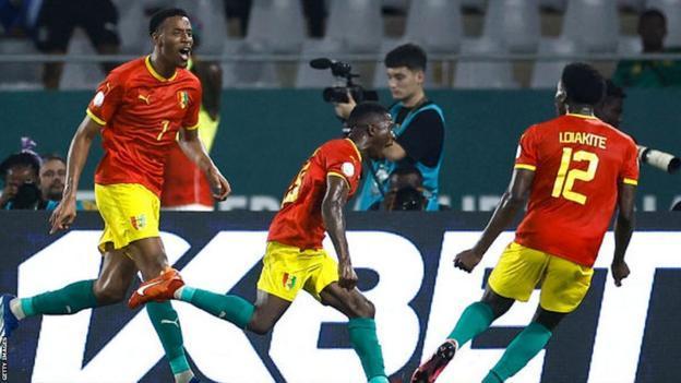Copa Africa: Η Γουινέα κέρδισε (1-0) την Γκάμπια - Ένα βήμα πριν τον αποκλεισμό το Καμερούν του Μουκουντί