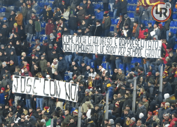 Ρόμα: Οι οπαδοί της ομάδας ανέβασαν πανό για τον Μουρίνιο